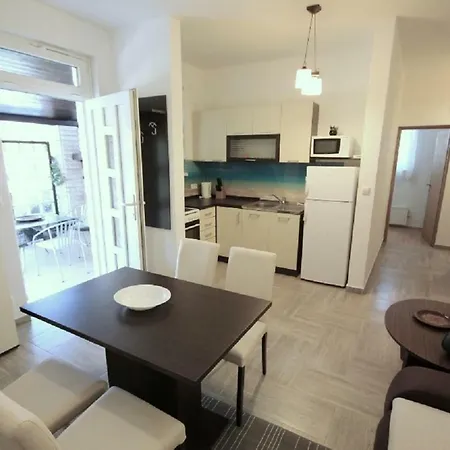Kristijan Apartment *