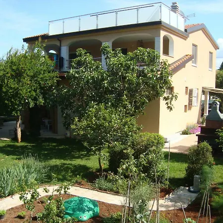 Kristijan Apartment *