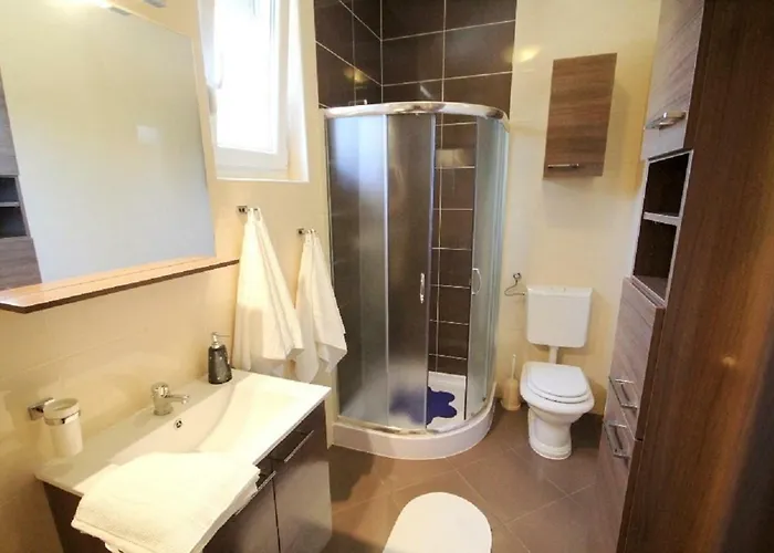 Kristijan Apartman *